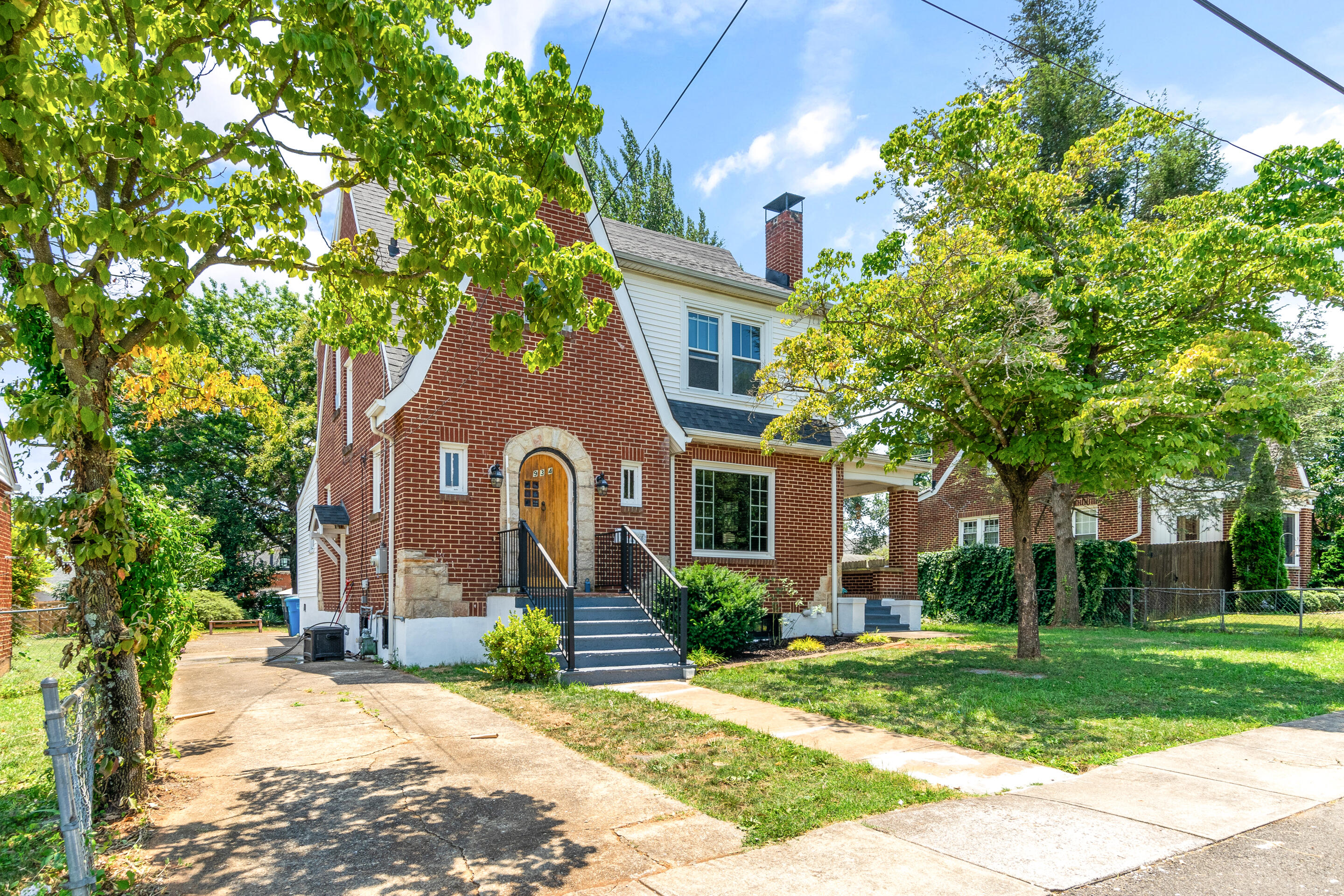 Photo 1 of 33 of 934 Curtis AVE NW house