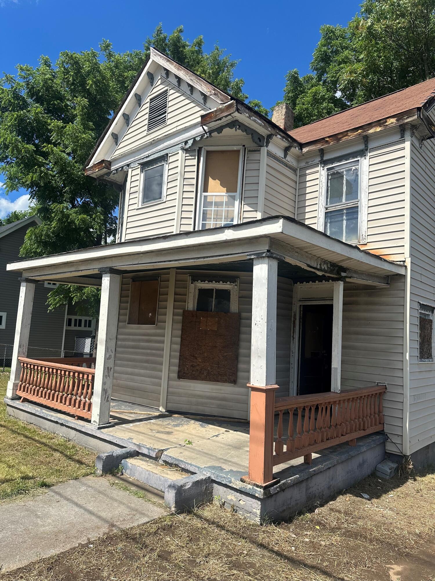 Photo 1 of 1 of 520 9Th ST SE house