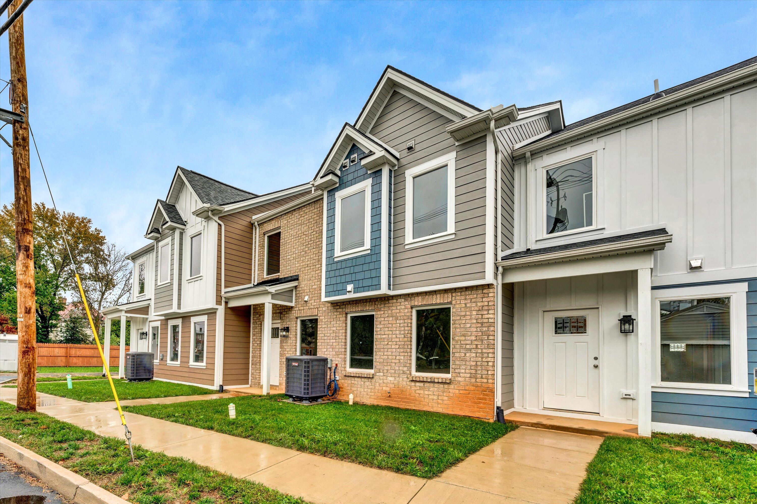 Photo 4 of 43 of 132 W Calhoun ST townhome