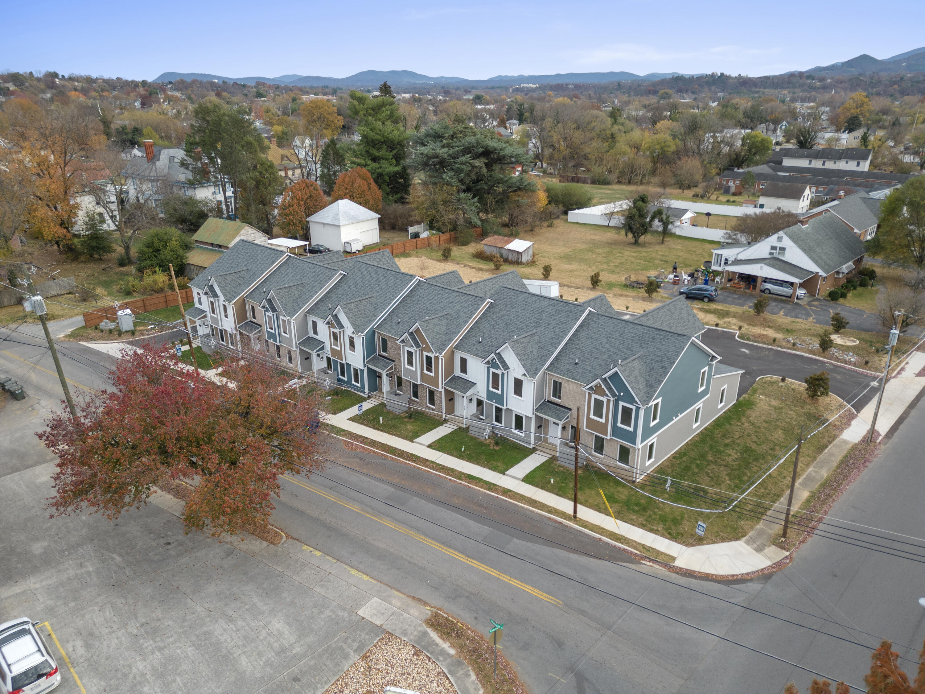 Photo 43 of 43 of 132 W Calhoun ST townhome