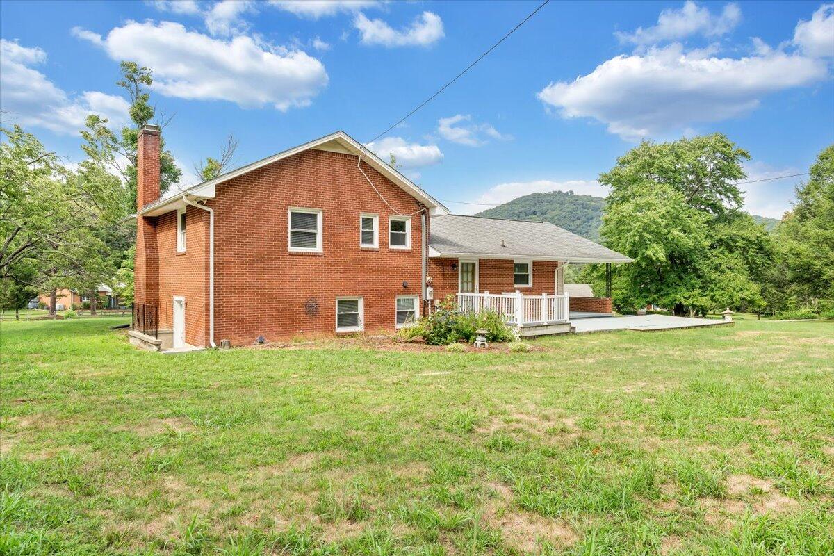 Photo 41 of 55 of 622 Fort Lewis BLVD house