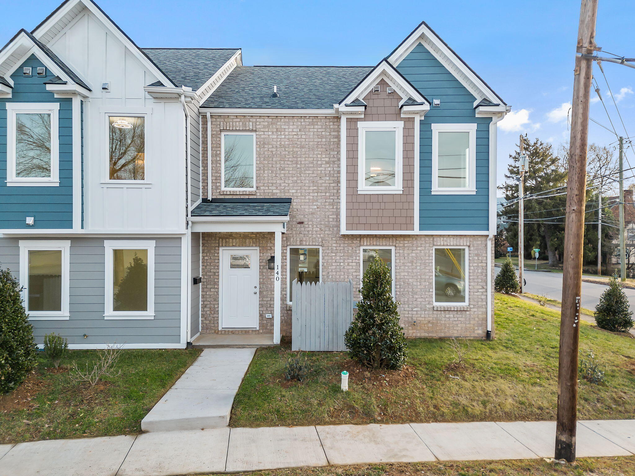 Photo 1 of 41 of 140 W Calhoun ST townhome