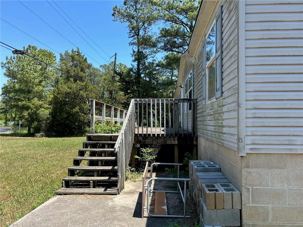 Photo 6 of 11 of 23080 Saxis RD mobile home