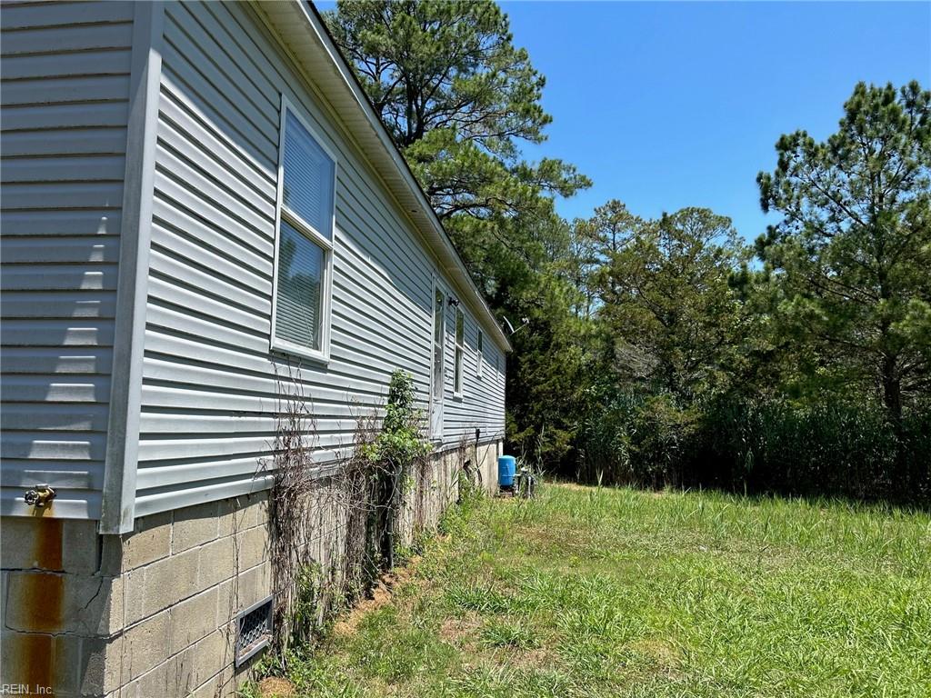 Photo 7 of 11 of 23080 Saxis RD mobile home