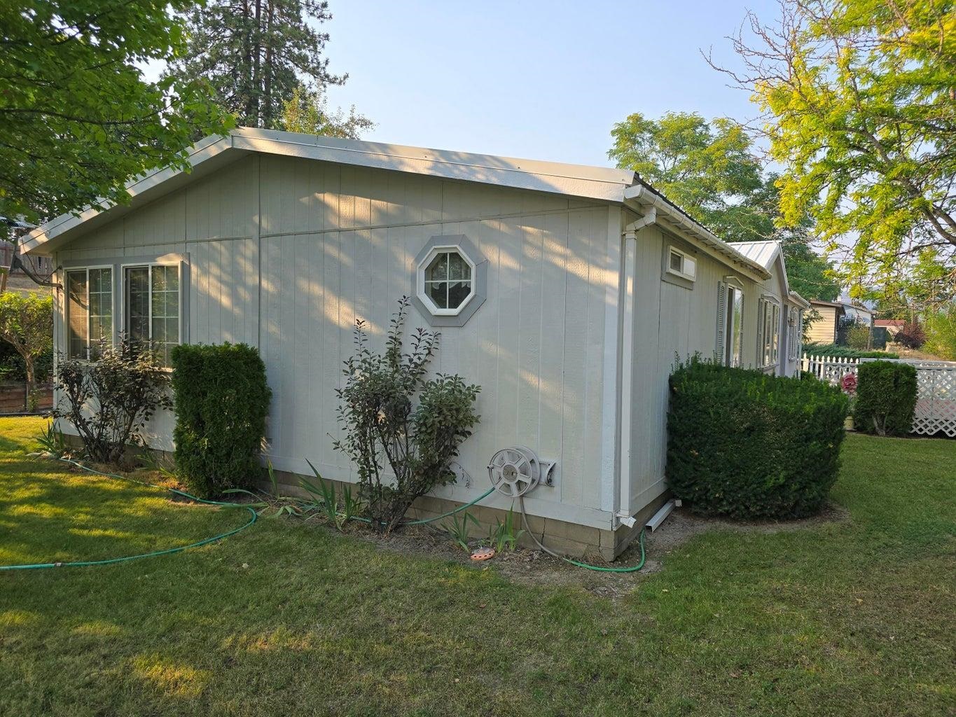 Photo 6 of 27 of 603 N Bernard St mobile home