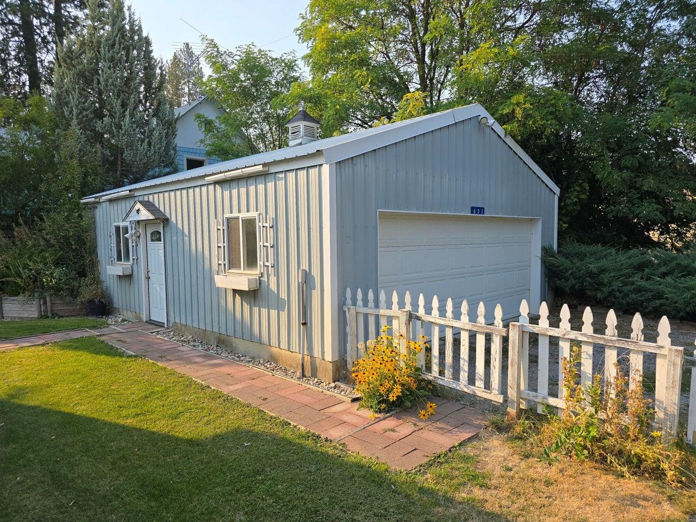 Photo 8 of 27 of 603 N Bernard St mobile home