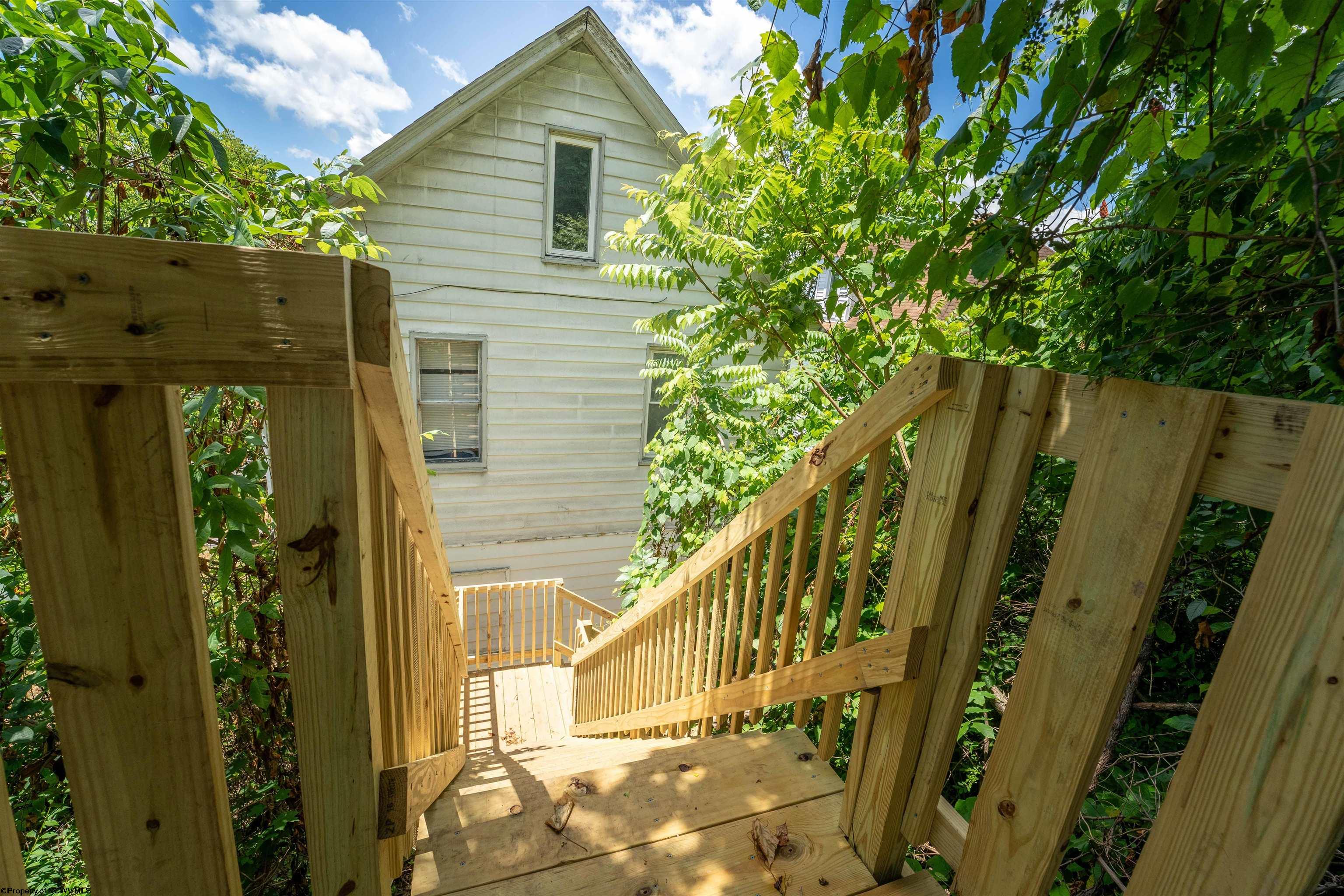 Photo 7 of 25 of 245 Richwood Avenue house