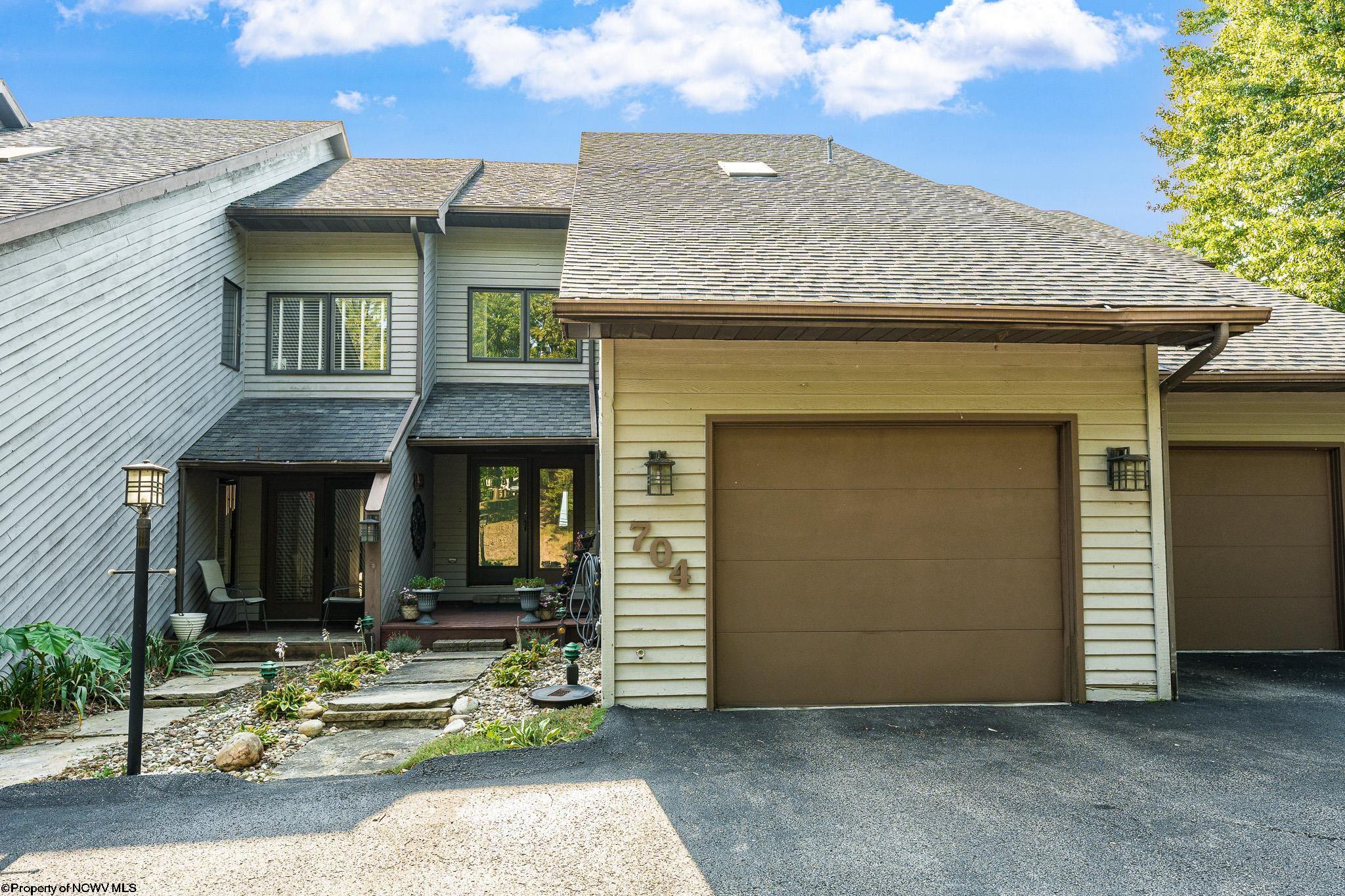 Photo 11 of 43 of 704 Lakeview Estates townhome