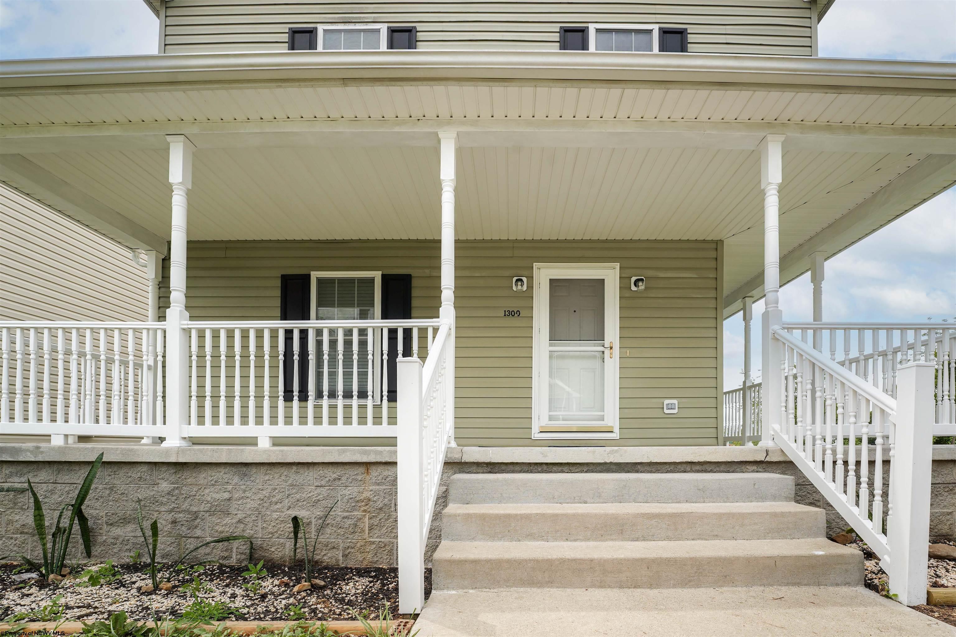 Photo 2 of 40 of 1300 Carlisle Avenue house