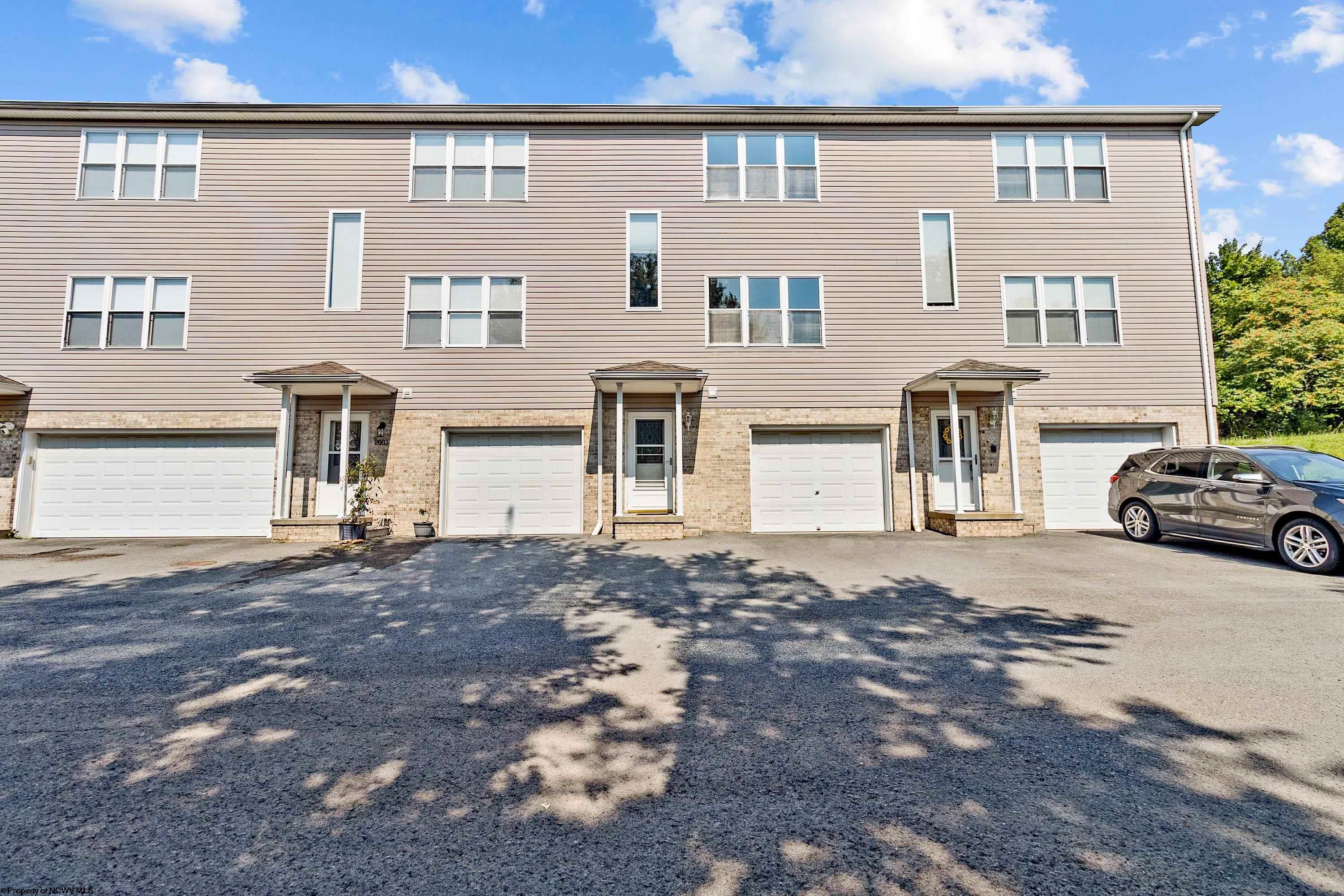 Photo 1 of 28 of 2002 Pierpont Heights townhome