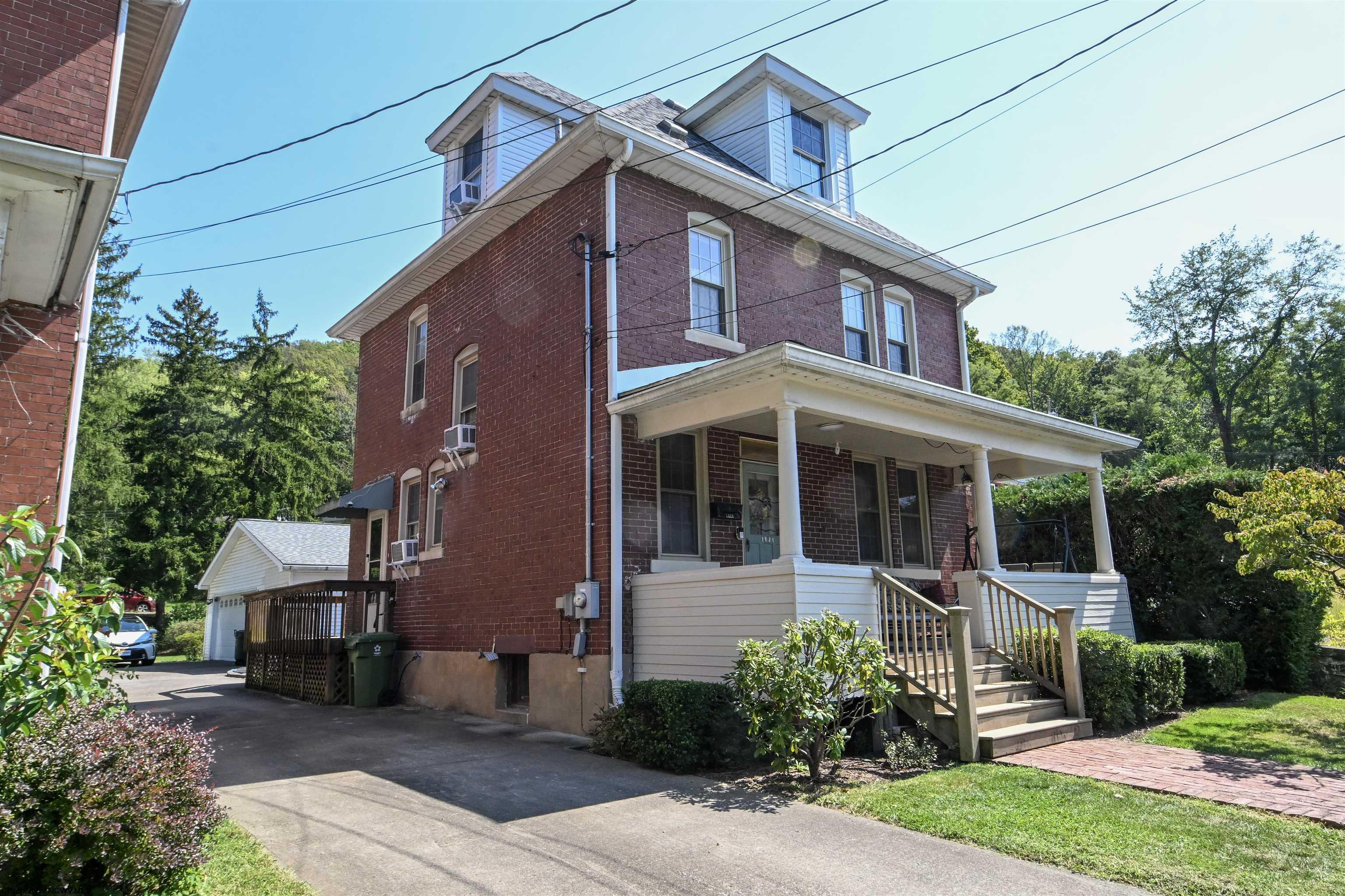 Photo 1 of 27 of 1821 Listravia Street house