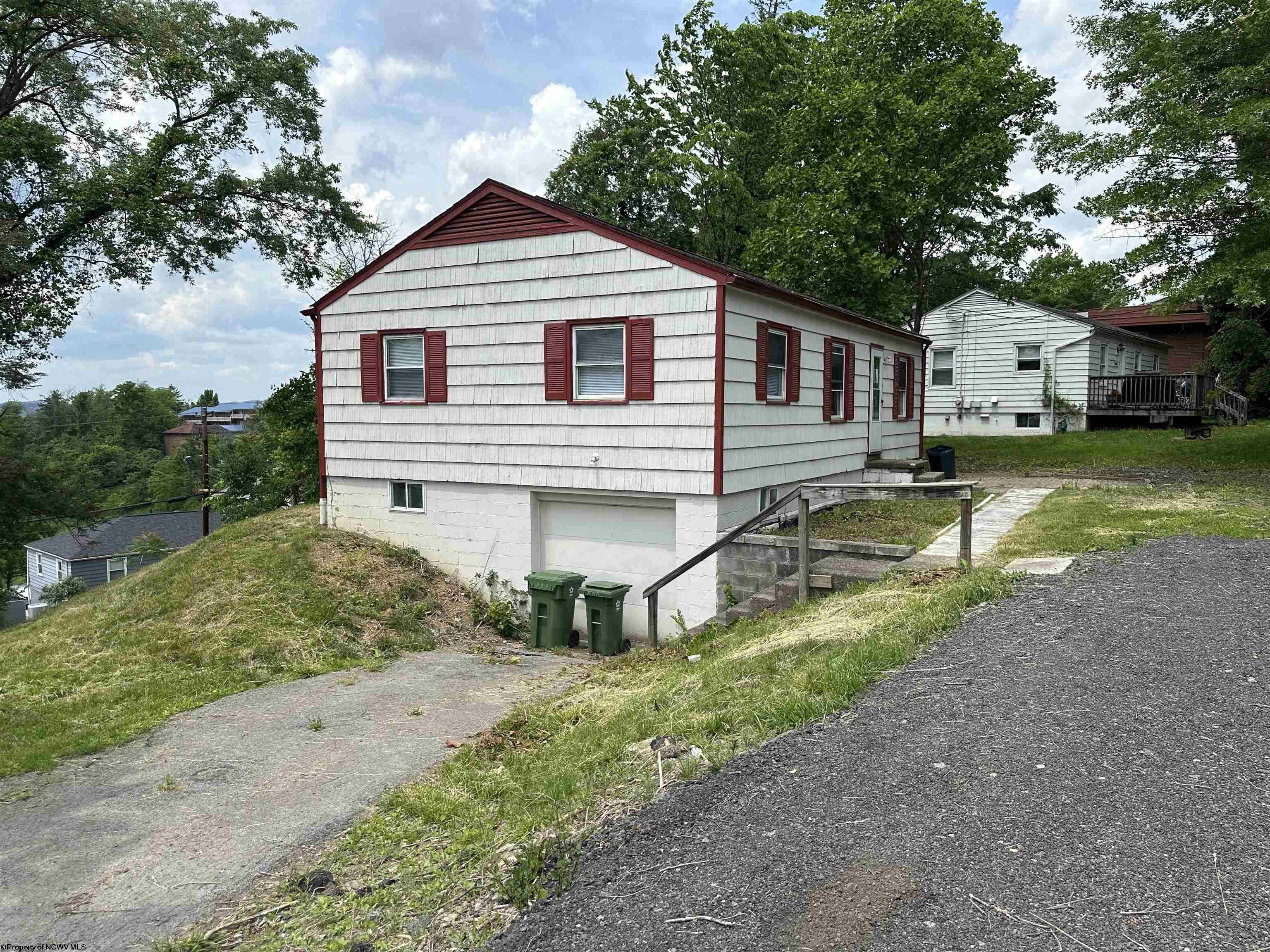 Photo 2 of 20 of 2616 University Avenue house