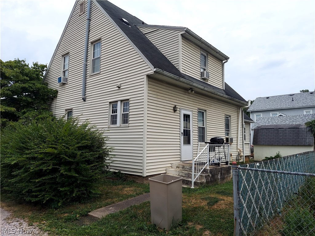 Photo 24 of 25 of 1906 Pearcy Avenue house