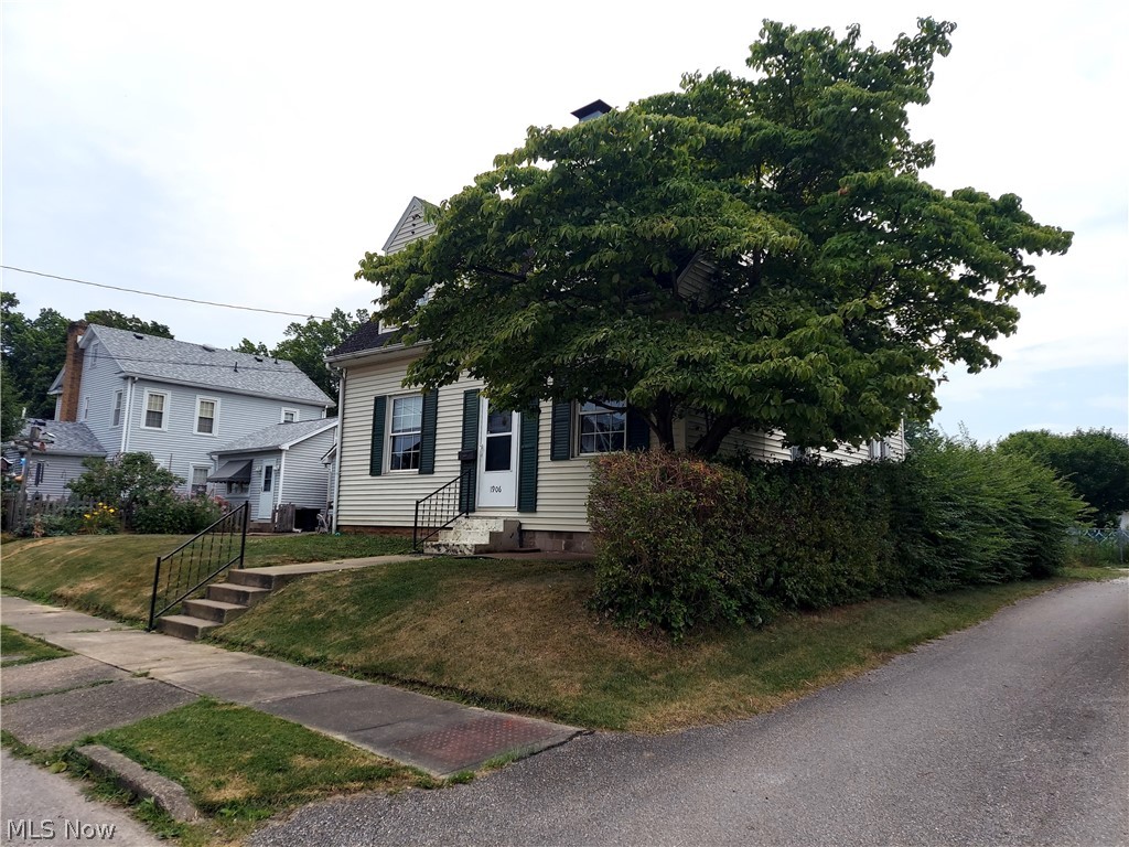 Photo 3 of 25 of 1906 Pearcy Avenue house